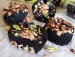 Zdrava domaća čokolada u muffins košaricama